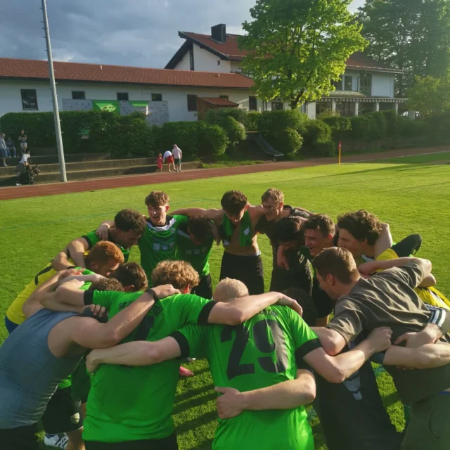 Ein Team! Jung und Alt. Spieler aus Gmund, Bad Wiessee und Tegernsee unter dem Dach einer Spielgemeinschaft. Wir gewinnen und verlieren gemeinsam.

Zusammenhalt & Teamgeist sind ganz wichtige Eckpfeiler unserer Philosophie. Danke für das faire und vorbildliche Auftreten auf und neben dem Platz!