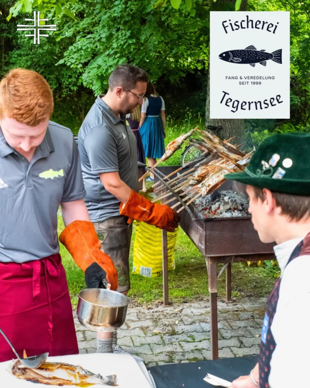 🔥 Steckerlfisch vom Feinsten! 🐟 Auch heuer versorgt uns die @fischerei.tegernsee wieder mit erstklassigem Steckerlfisch – fangfrisch, regional und einfach unschlagbar gschmackig. Ein herzliches Dankeschön an das Fischerei-Team rund um @fischerei_tegernsee_mai_liabba 🤝 Kommts zu unserem Waldfest und probiert den saftigen Steckerlfisch! 
:
#countdown #WaldfestCountdown #tsvbadwiessee #fischereitegernsee #fischereitegernseemailiabba #waldfeste #waldfest #Fischerei #fische #steckerlfisch #fishing #regionalgenießen #regionaleprodukte #badwiessee #tegernsee #wiesseerocks #tegernseertal